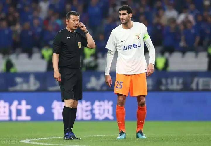 而《镜报》表示，现在伯明翰的管理层已经在考虑解雇鲁尼。